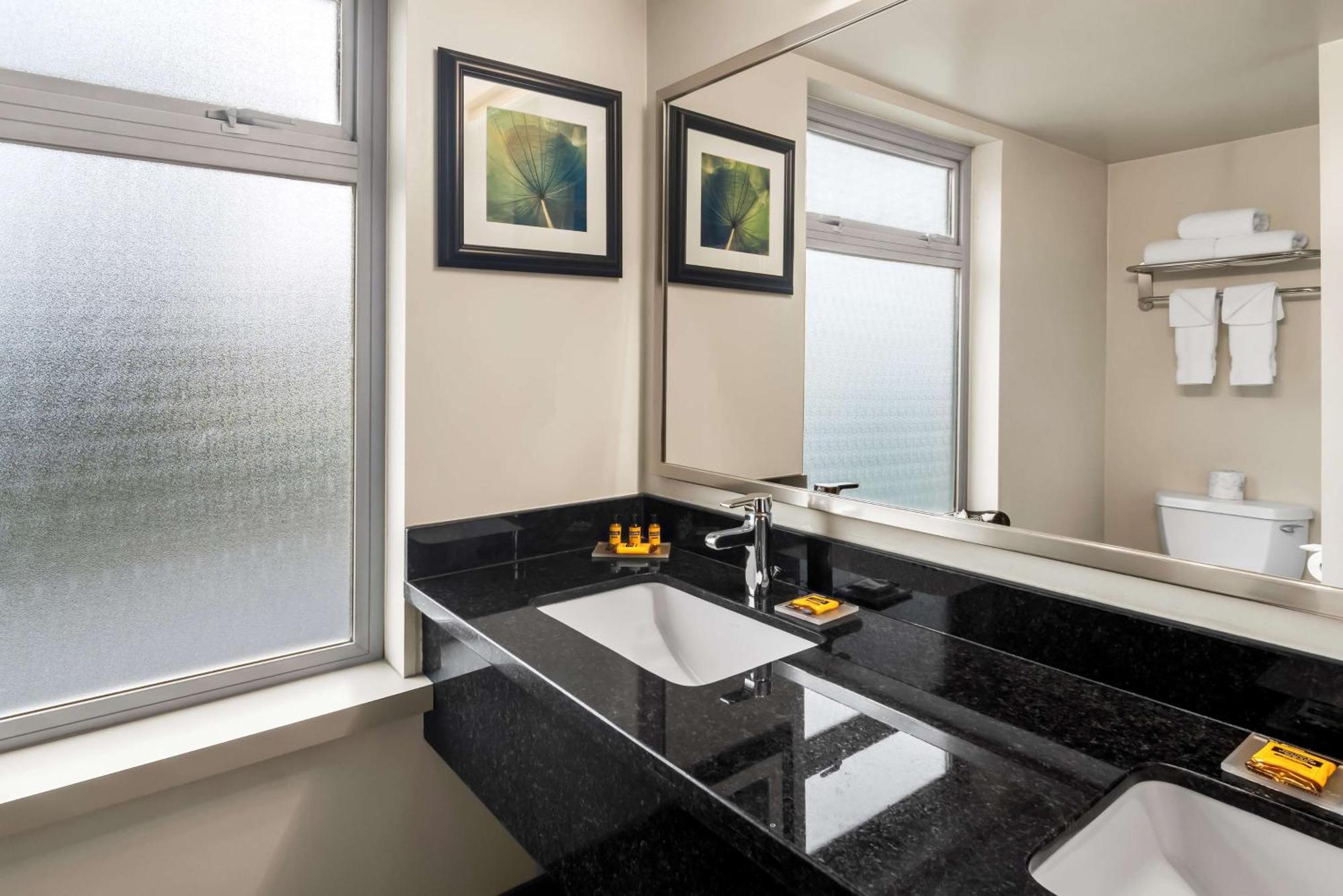 Best Western Plus Pitt Meadows Inn & Suites Exteriör bild