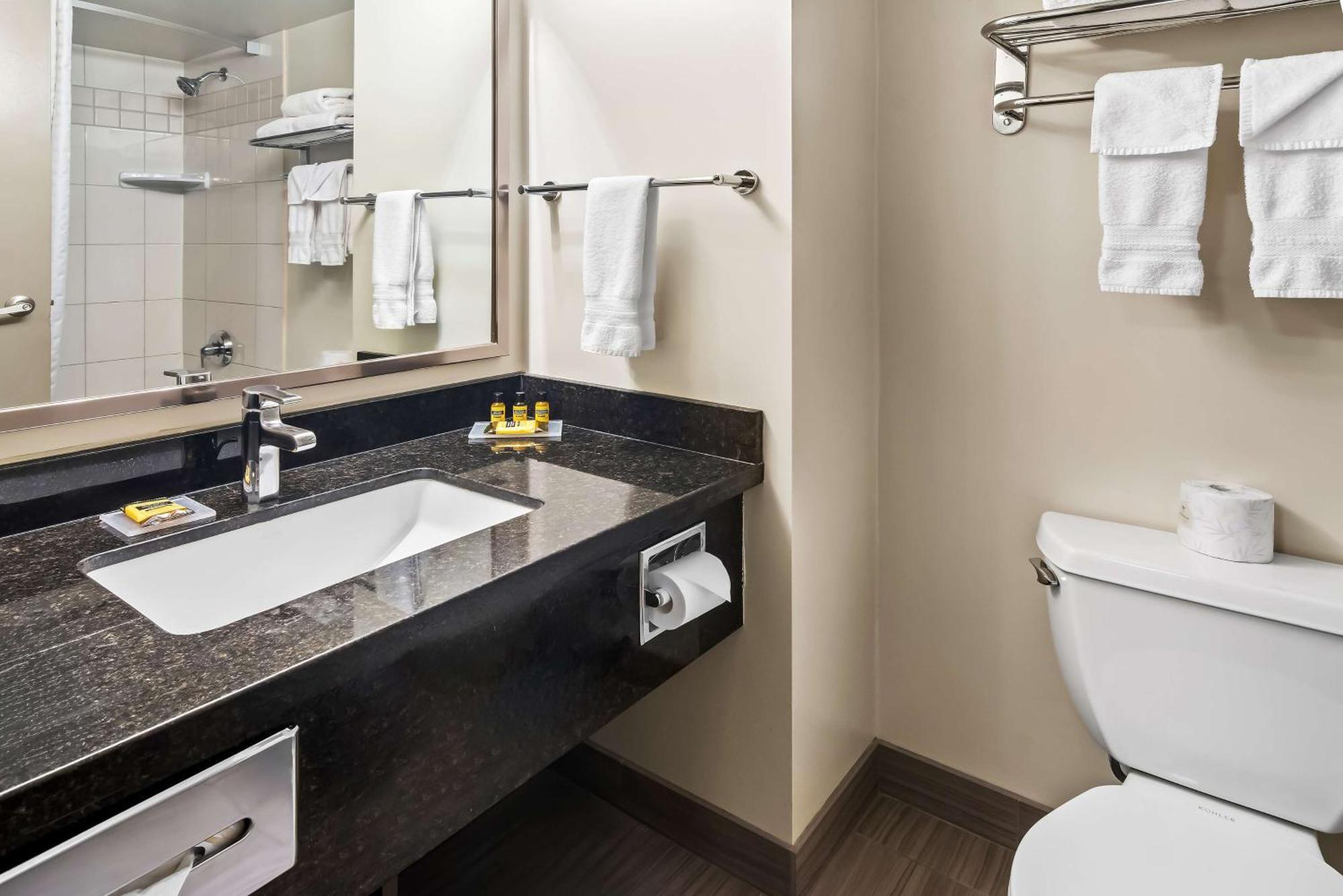 Best Western Plus Pitt Meadows Inn & Suites Exteriör bild